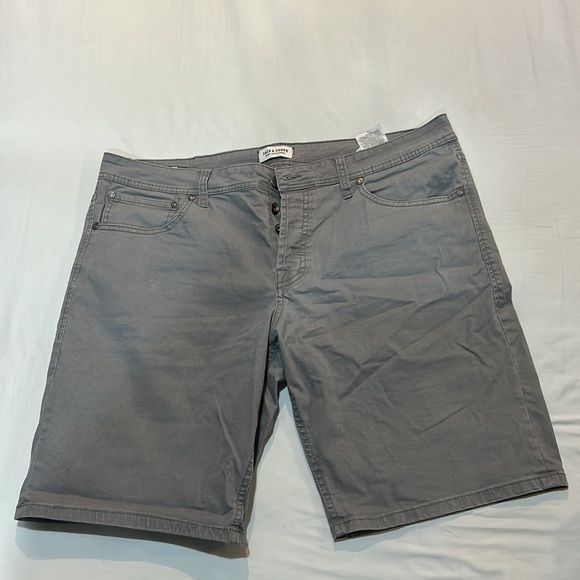 3 pairs of shorts in bundle - Picture 3 of 6